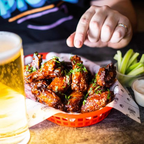 Buffalo Wings best hand and beer portrait credit Paul Conboy @NorthernFoodLad-min